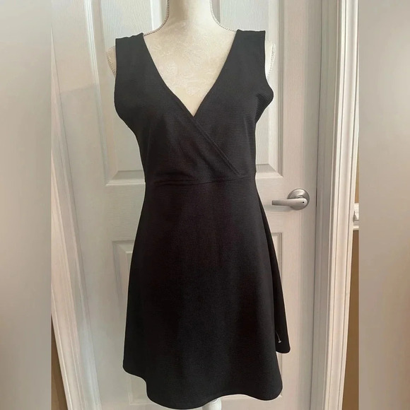 J.‎ Valdi Black Dress - Picture 2 of 8